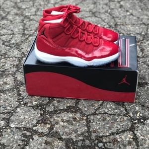 Men’s Retro 11 Varsity red